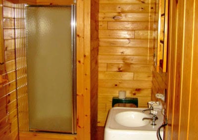 Bathroom at Point guest cabin at Manitou Weather Station with flushing toilet and shower